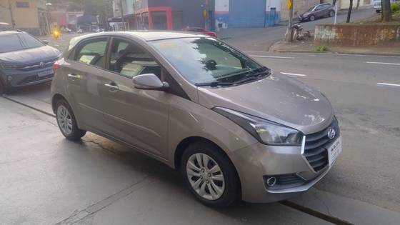 HYUNDAI HB20 1.0 COMFORT 12V FLEX 4P MANUAL HYUNDAI HB20 1.0 COMFORT 12V FLEX 4P MANUAL